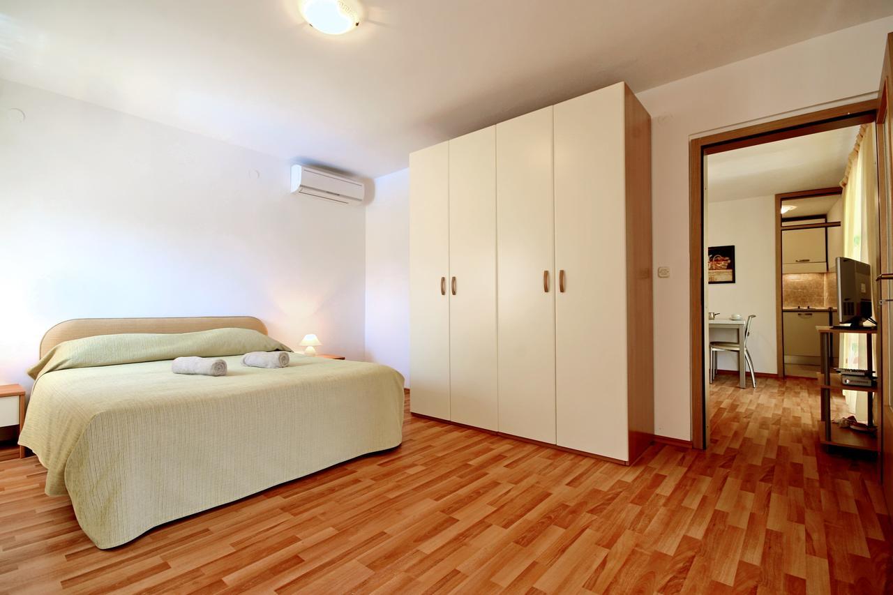 Sun Palace Residence Premantura Exterior photo