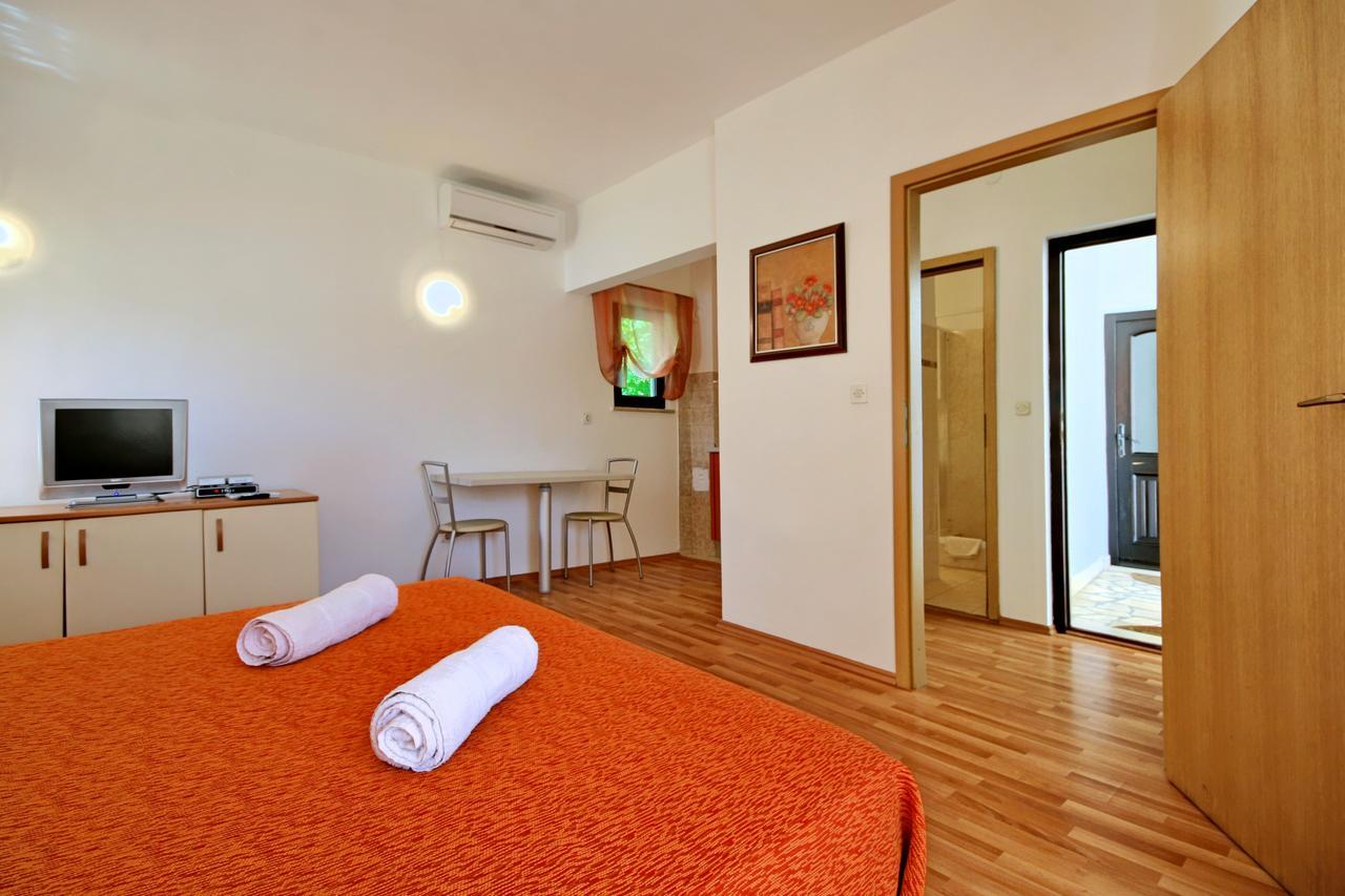Sun Palace Residence Premantura Exterior photo
