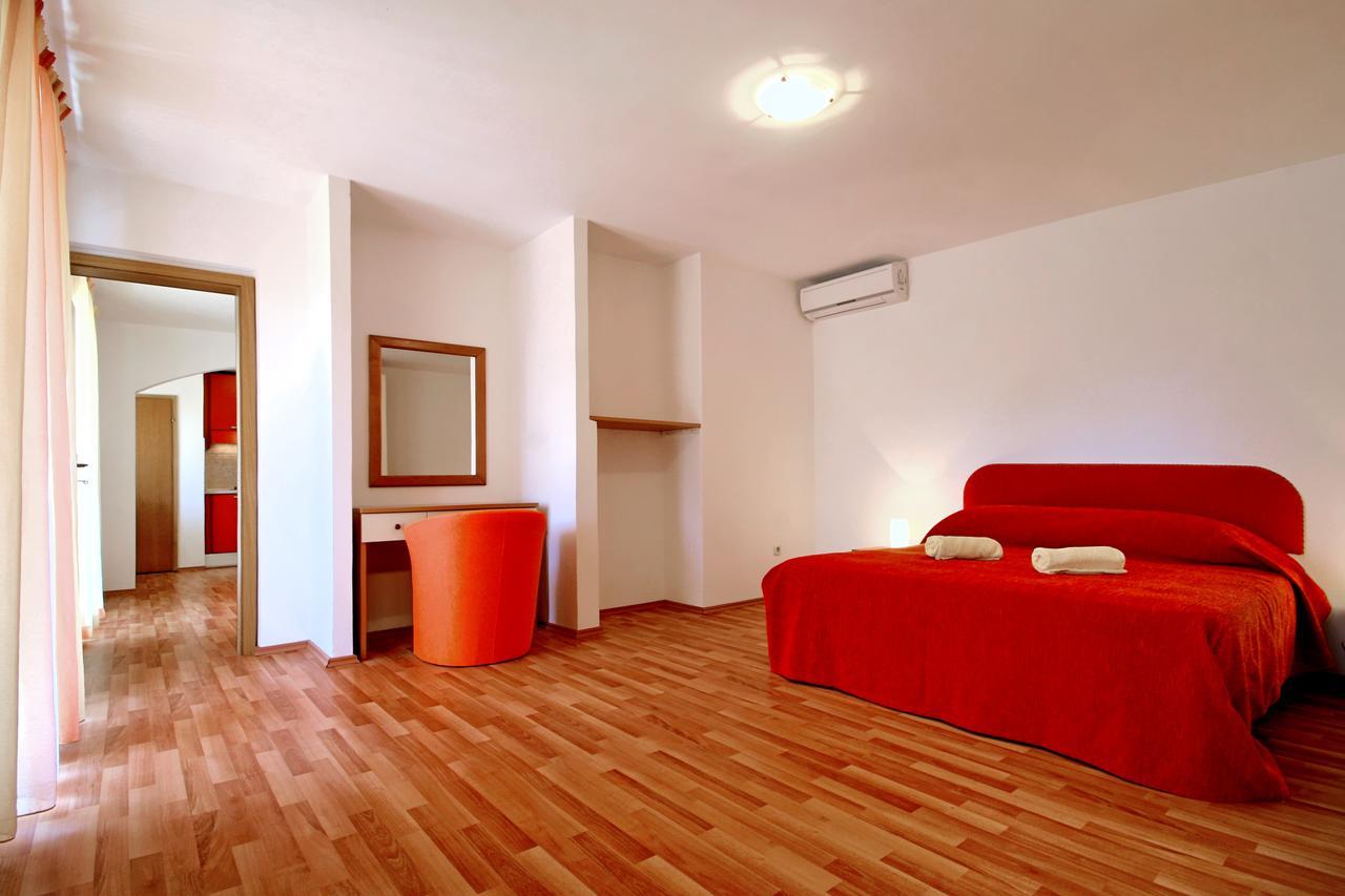 Sun Palace Residence Premantura Exterior photo